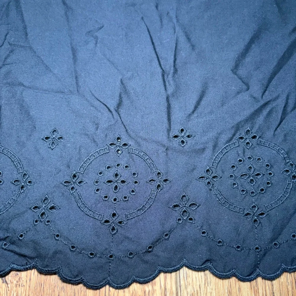 Old Navy Womens Large Black Eyelet Scallop Hem Puff Sleeve Blouse Top Feminine